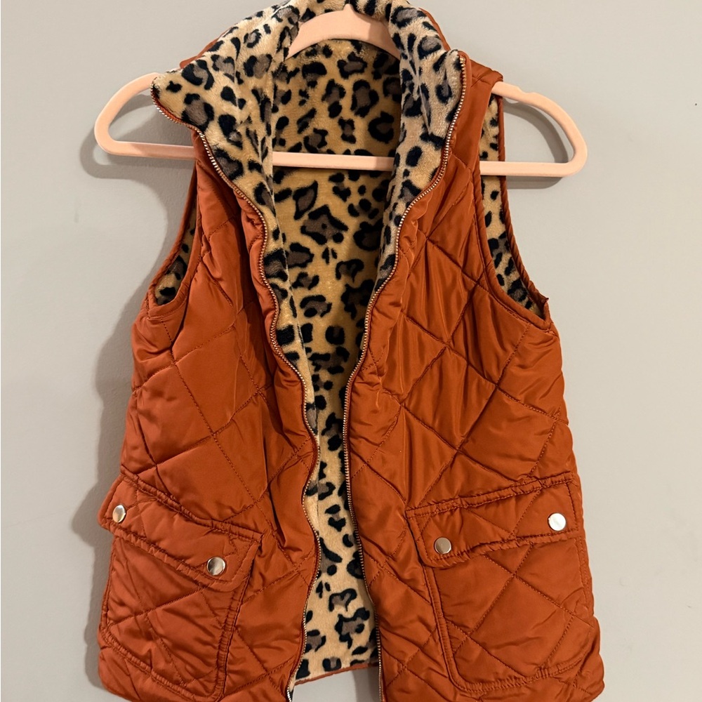 Women's Reversible Quilted Vest with Leopard Print Lining